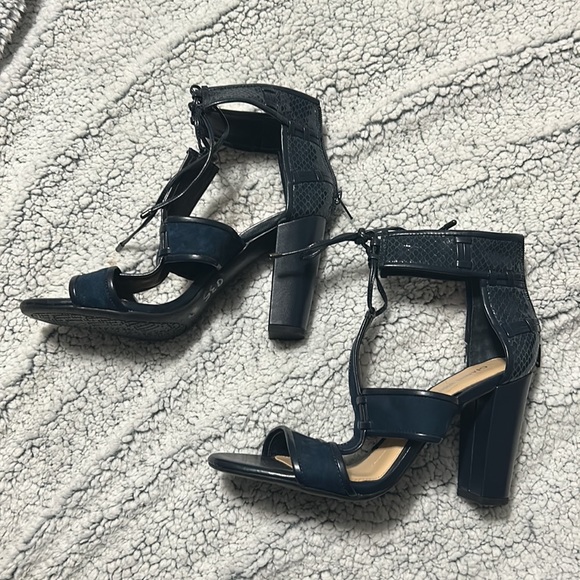 Gianni Bini Blue Heels - Picture 2 of 5
